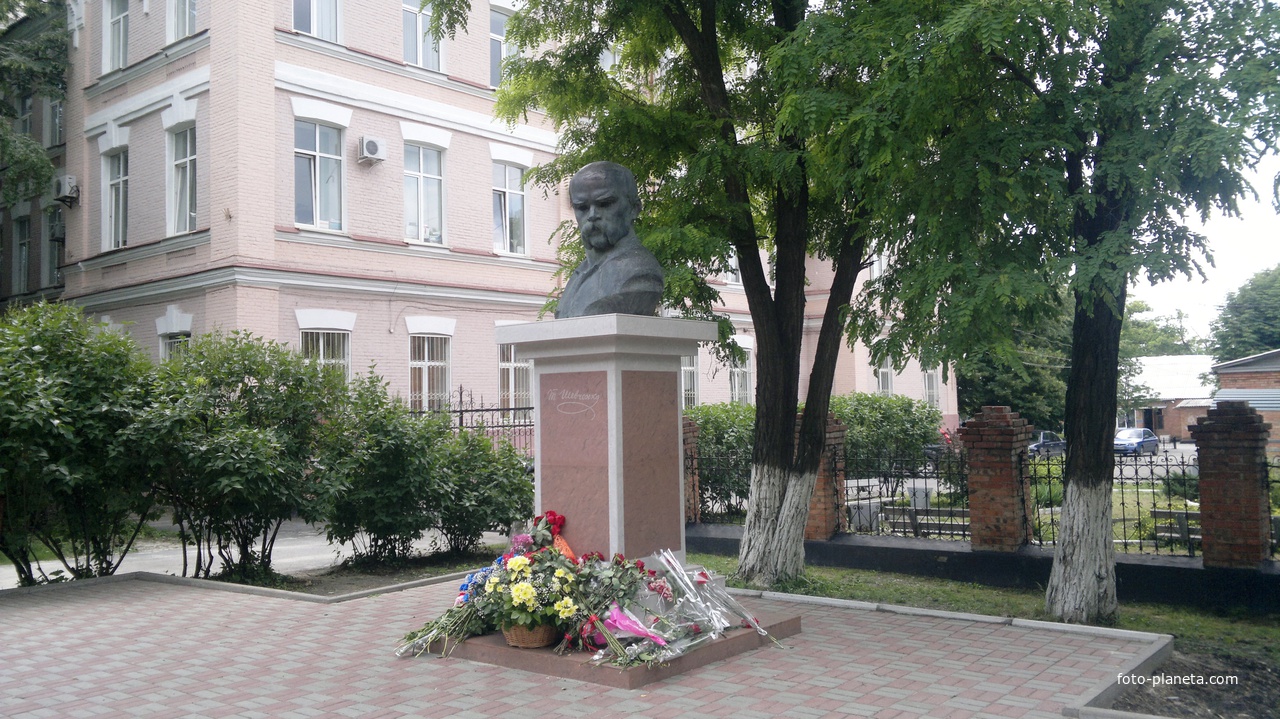 Шахты. Памятник Т.Г. Шевченку.