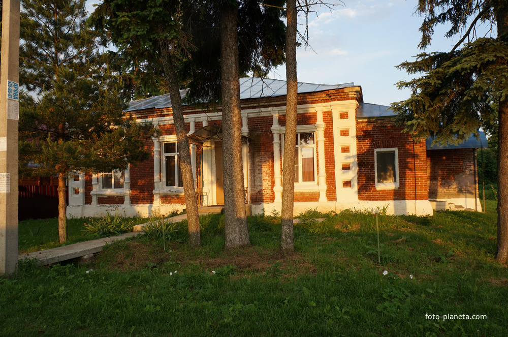 Авдотьино, здание школы в усадьбе Новикова