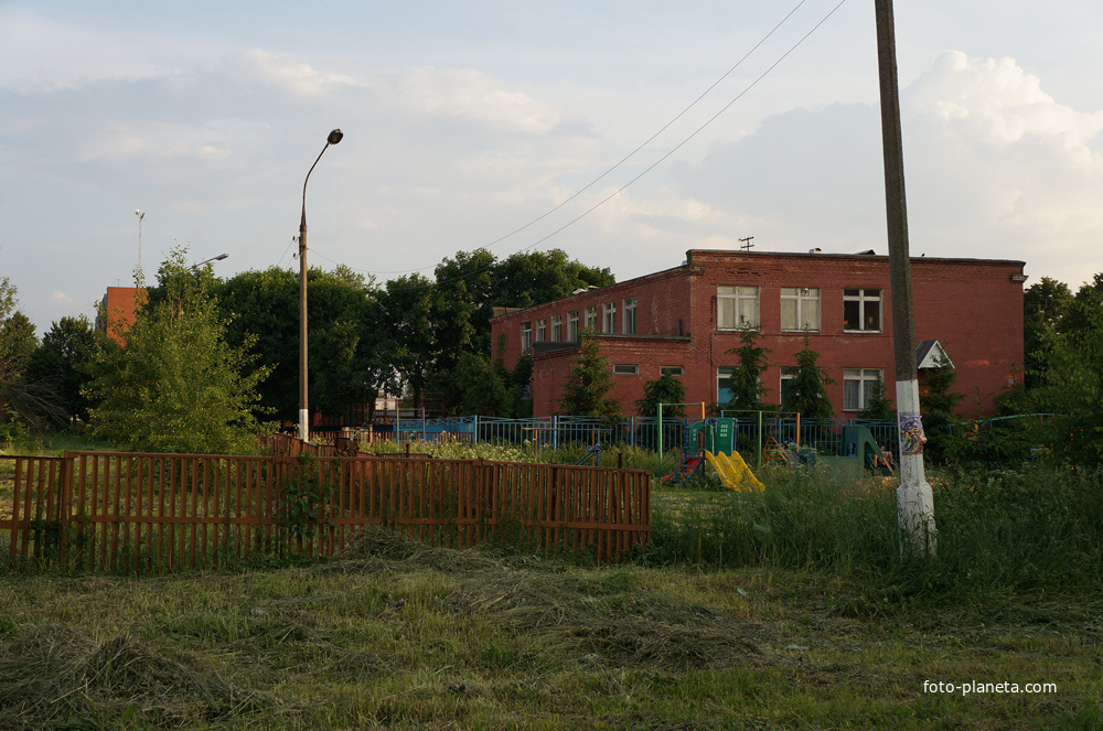 Детская площадка перед зданием Сельского совета