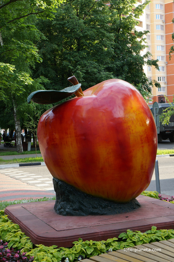 Скульптура Яблоко