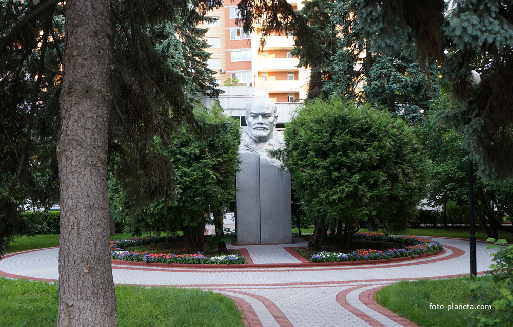 Памятник Ленину