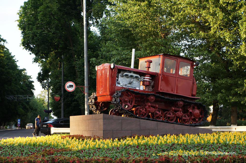 Памятник трактору АТЗ