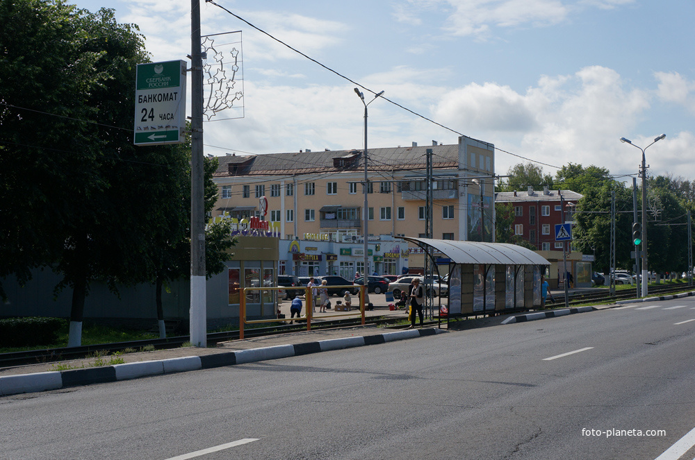 Октябрьской Революции, 318а