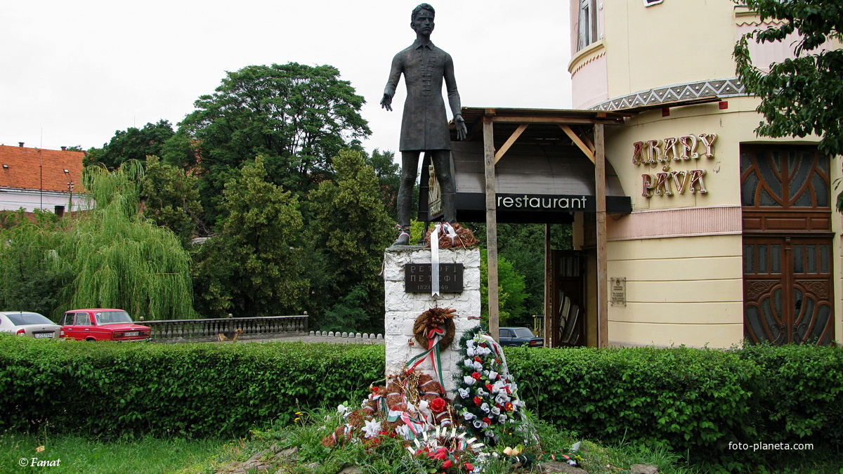 Памятник Шандору Петефи