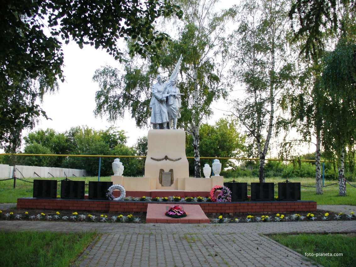 Памятник воинам ВОВ (после реконструкции)