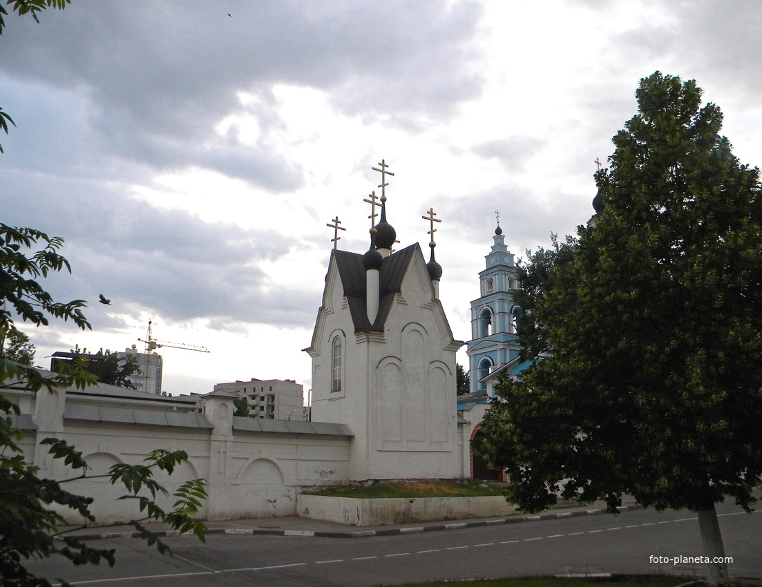 Часовня Николая и Александры, царственных страстотерпцев на территории   Марфо-Мариинского монастыря