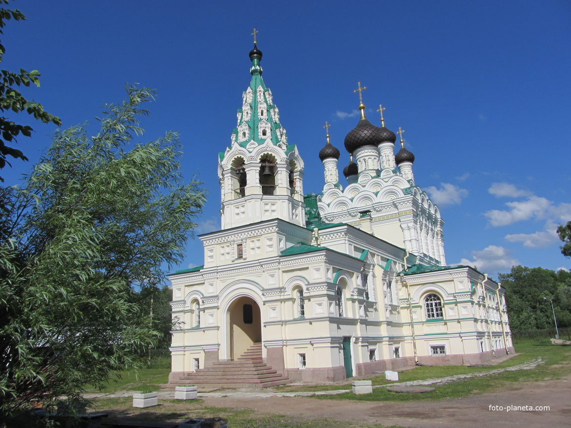 Церковь св троицы. Храм Троицы Ивангород. Ивангородская Церковь Парусинка.