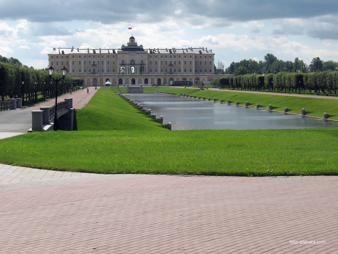 В парке Константиновского дворца