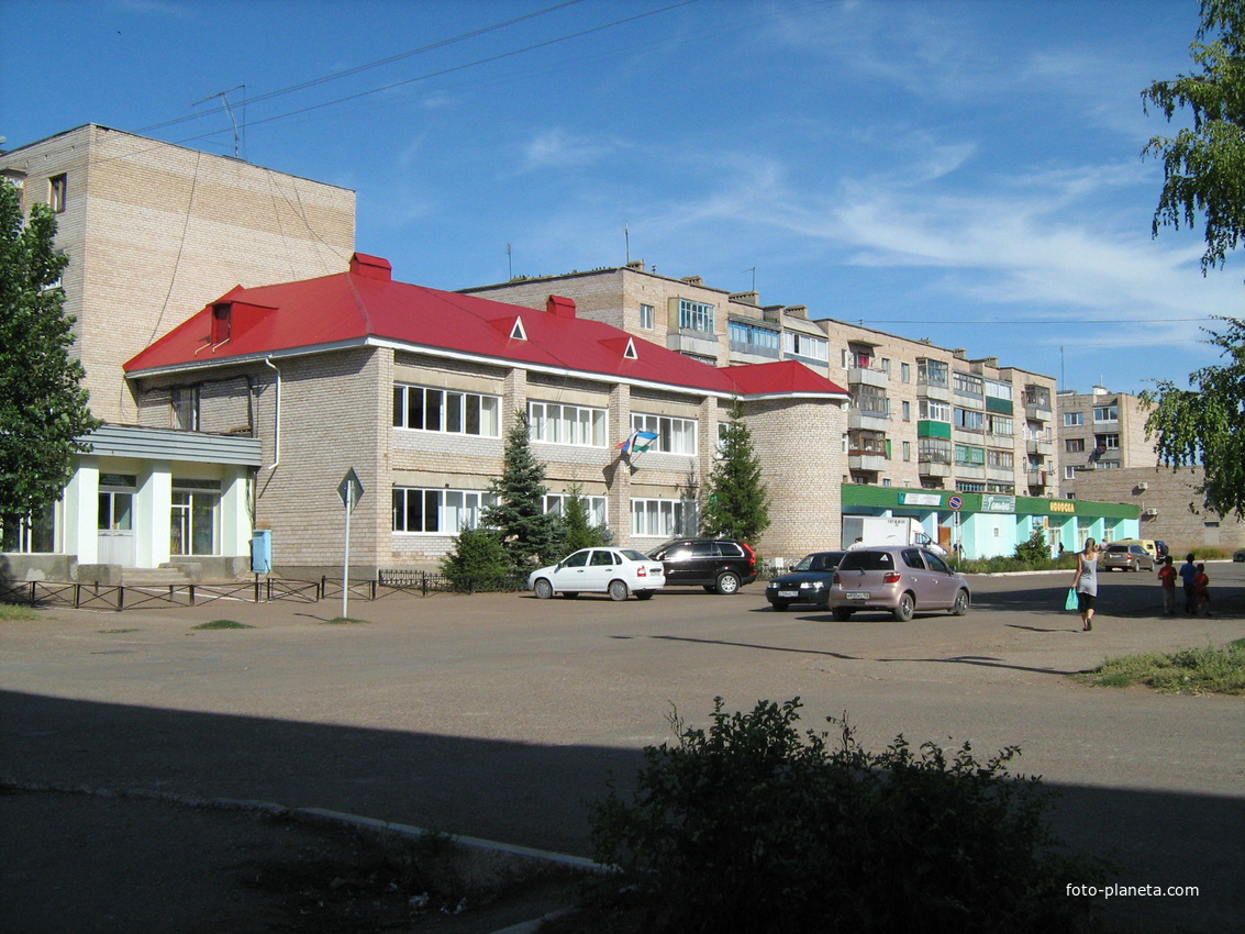 Здание администрации поселка Приютово