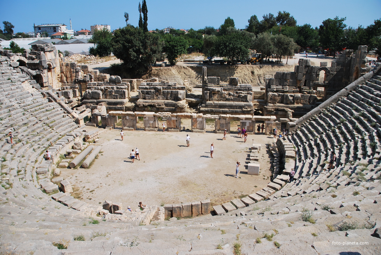 Античный театр в древнем городе Мира