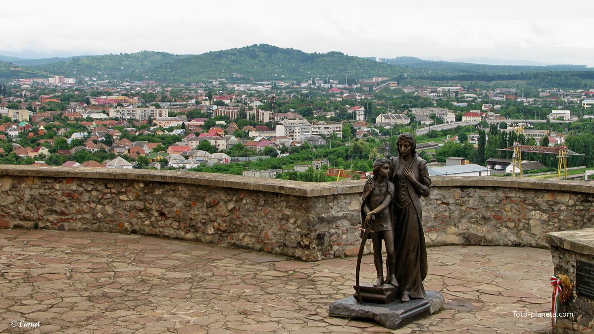 Памятник Илоне Зрини и Ференцу ІІ Ракоци.