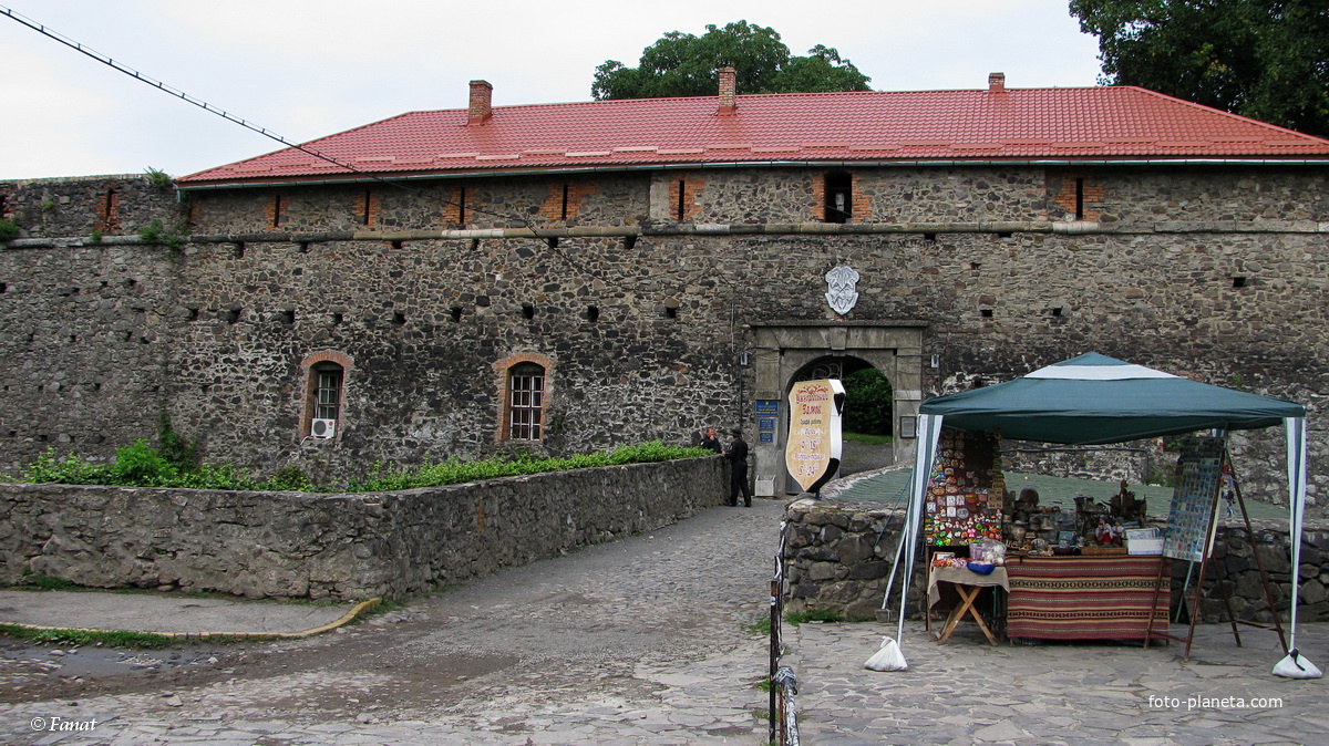 Вход в Ужгородский замок