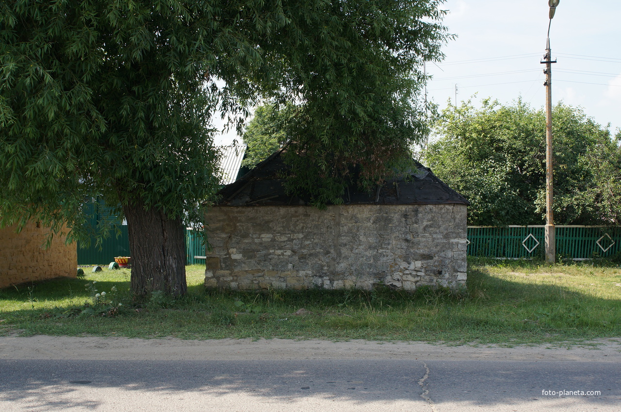 Сарай у дороги