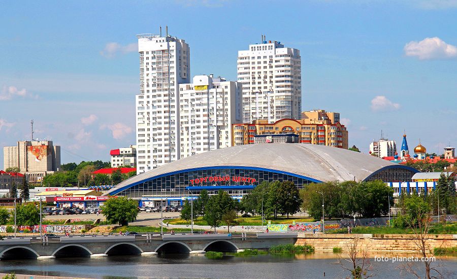 Набережная реки &quot;Миасс&quot;. Здания &quot;Торговый Центр&quot; и комплекс жилых зданий , г. Челябинск