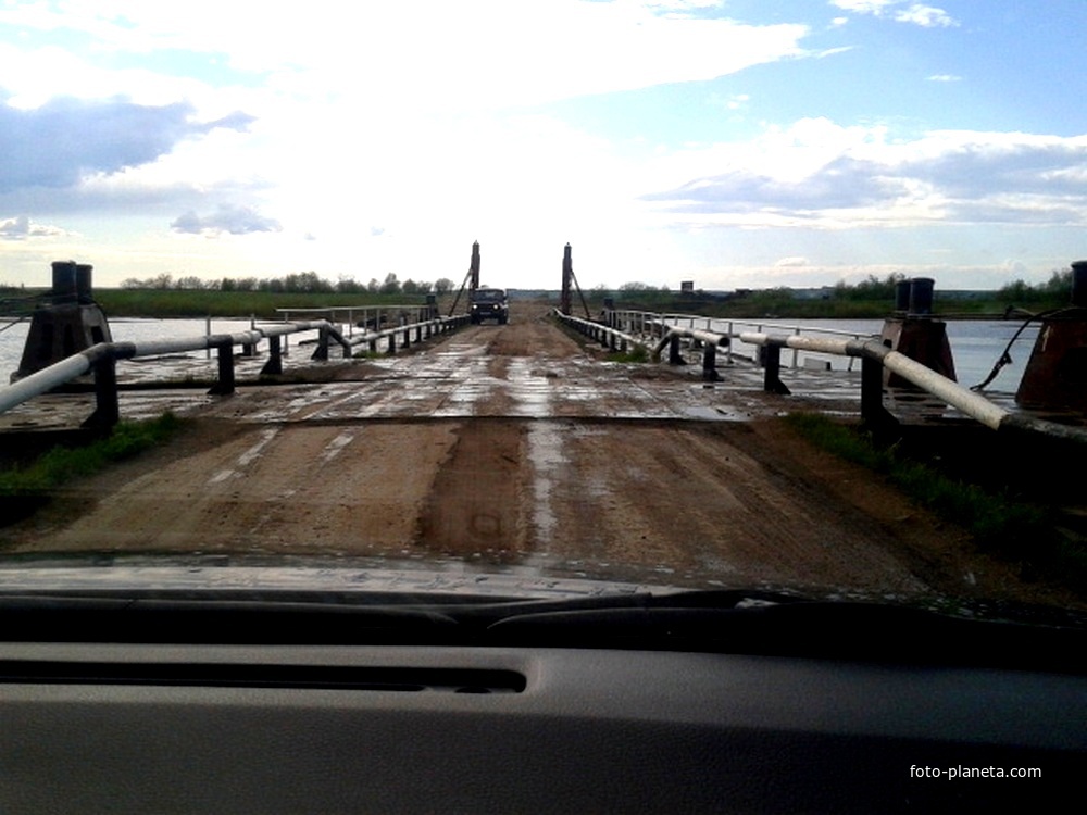 Наплавной мост через р. Ижма