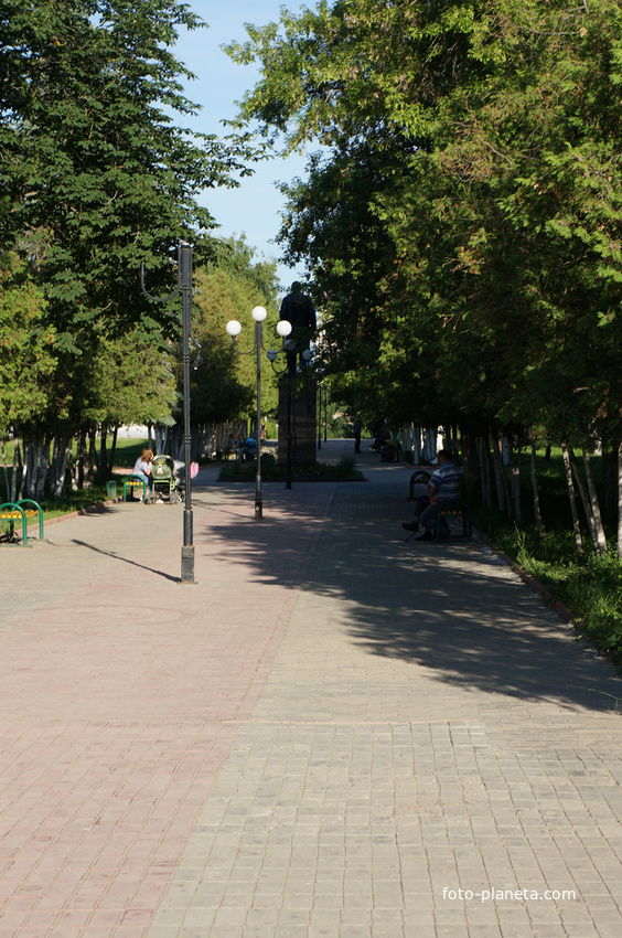 Площадь Ильича, памятник Ленину