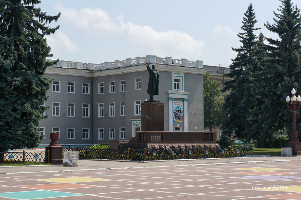 Памятник В.И.Ленину