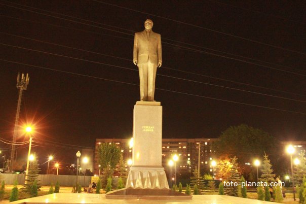 Памятник Г. Алиеву, ул. Самарская