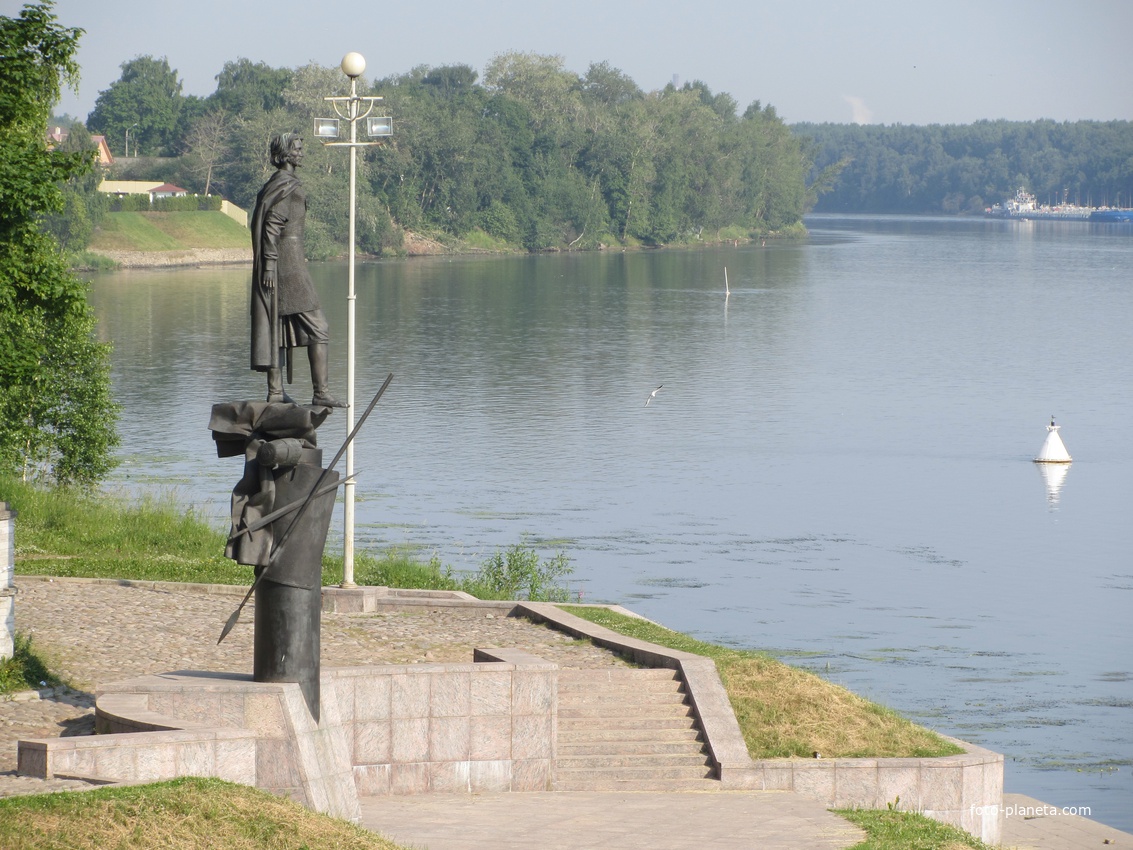 Памятник Александру Невскому, другой ракурс
