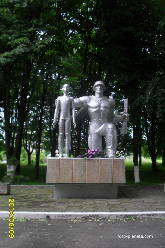 Памятник погибшим в Великой Отечественной войне в Житомле.