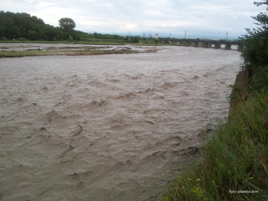 река Аксай/ясси/ после дождей