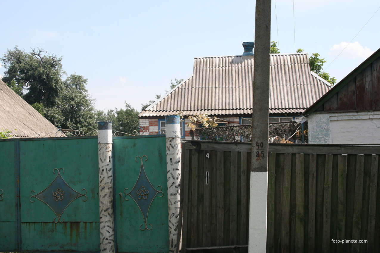 хата в широком береге