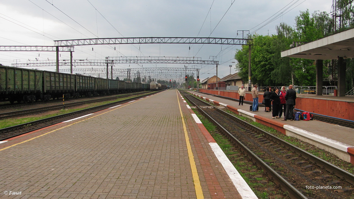 Вид с платформы в сторону Киева