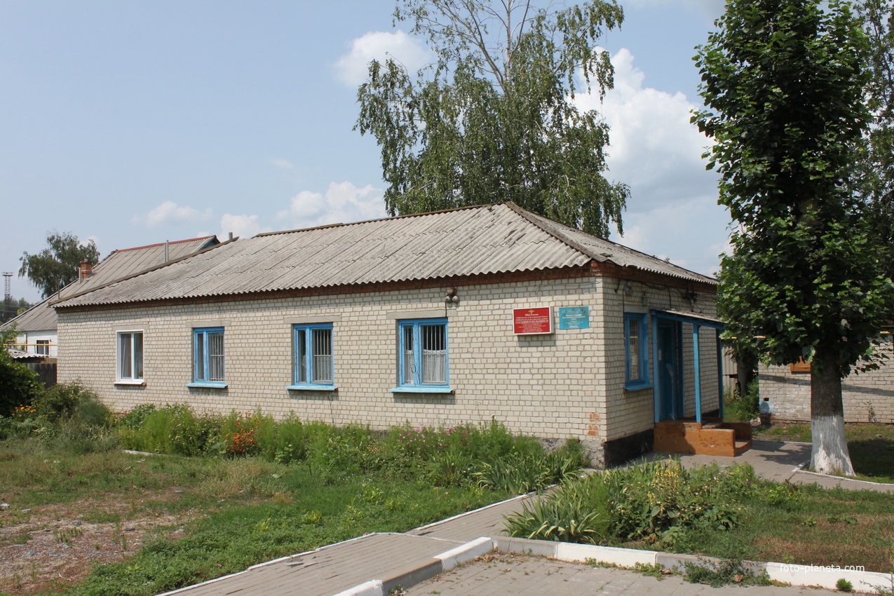 Беломестное. Ул. Центральная, участковый пункт полиции и ФАП.