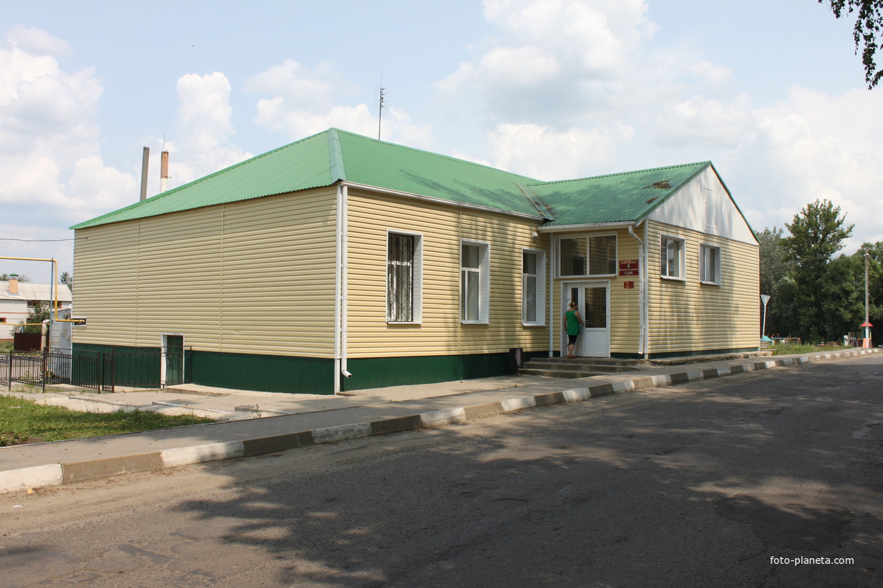 Беломестное. Ул. Центральная, сельский Дом культуры.