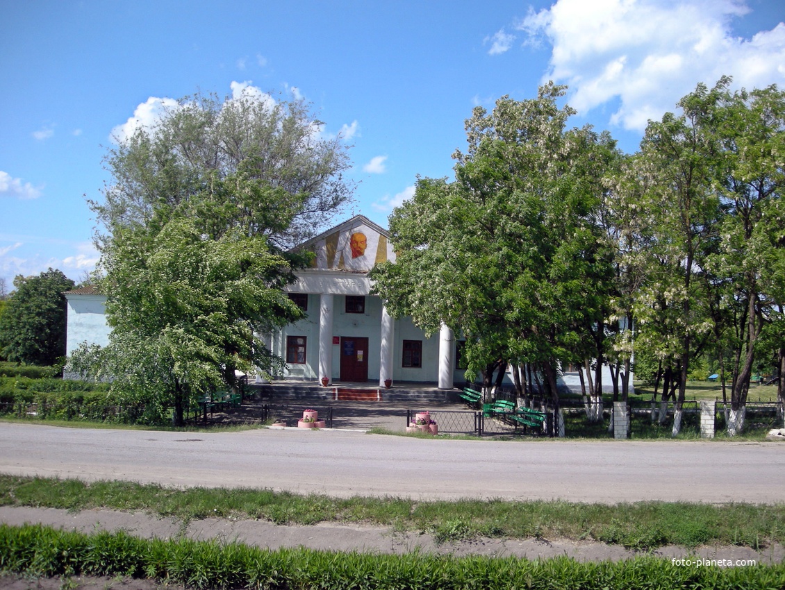 Бывшее ДК села Советское, ныне храм