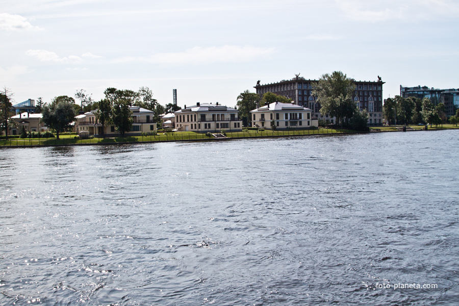 Берег Средней Невки
