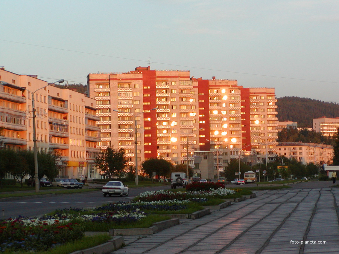 Сколько время в железногорске курской. Железногорск Курская область центр города. Курчатова Железногорск Красноярский край. Улица Курчатова Железногорск.