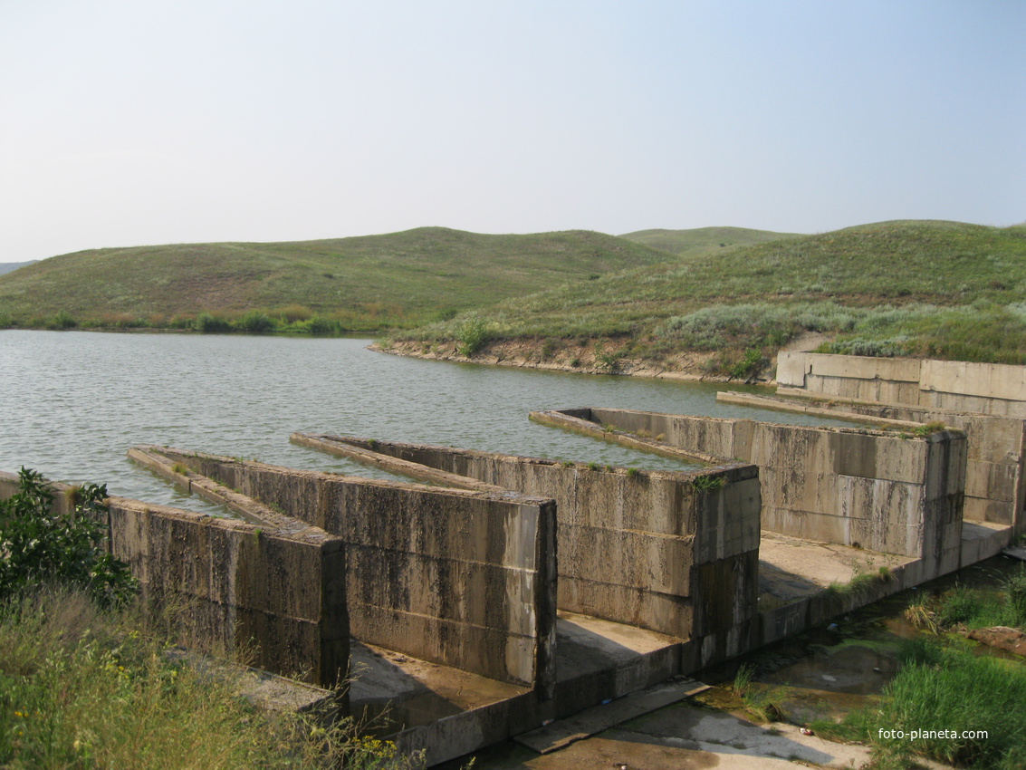 Водосброс на Первозвановском водохранилище