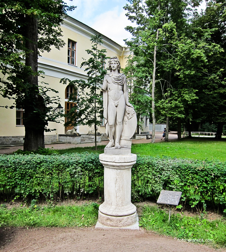 Статуя Аполлона Лучезарного