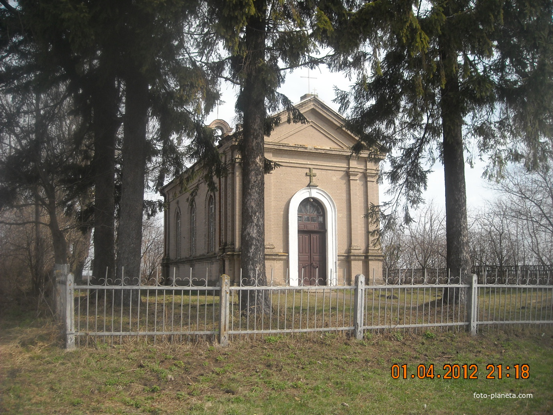 Католический храм в с. Листопадовка.