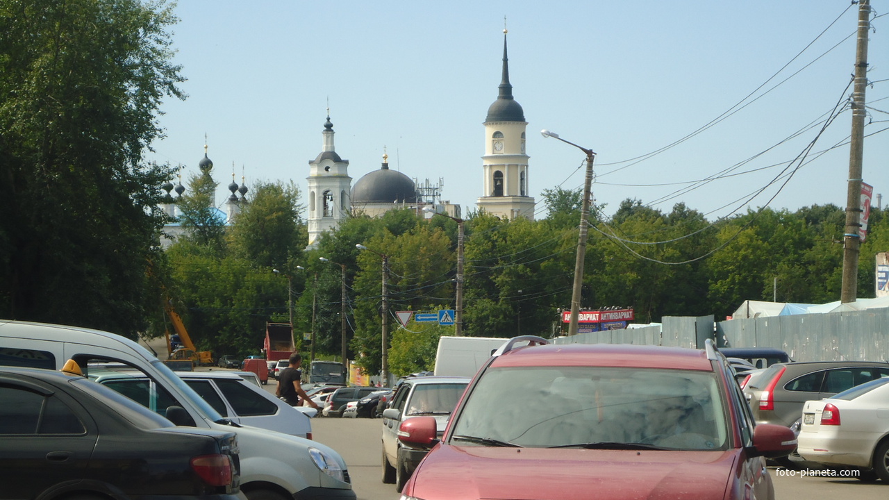 Покровская церковь (на Марата) и Троицкий собор (в Городском парке)