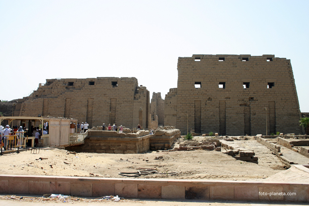 Главный (западный) вход в священный комплекс Амона-Ра в Карнаке