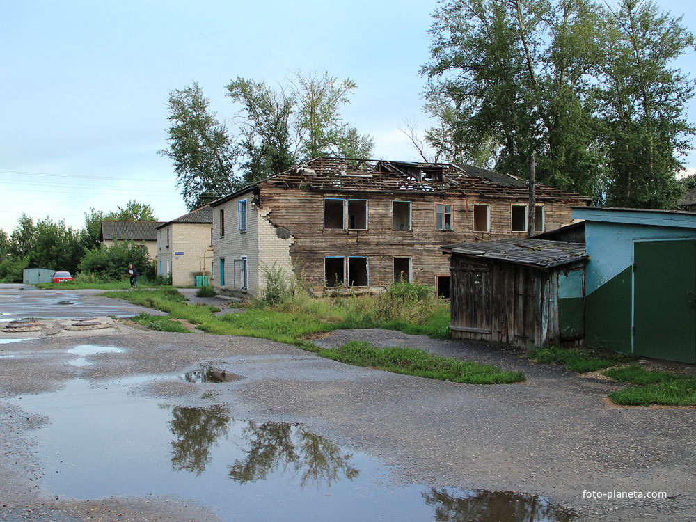 Снос старых домов по улице Строителей