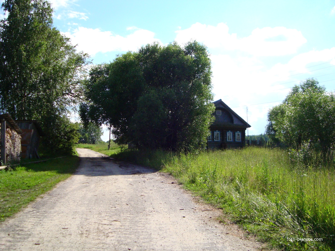 Село Талица, дом у дороги.