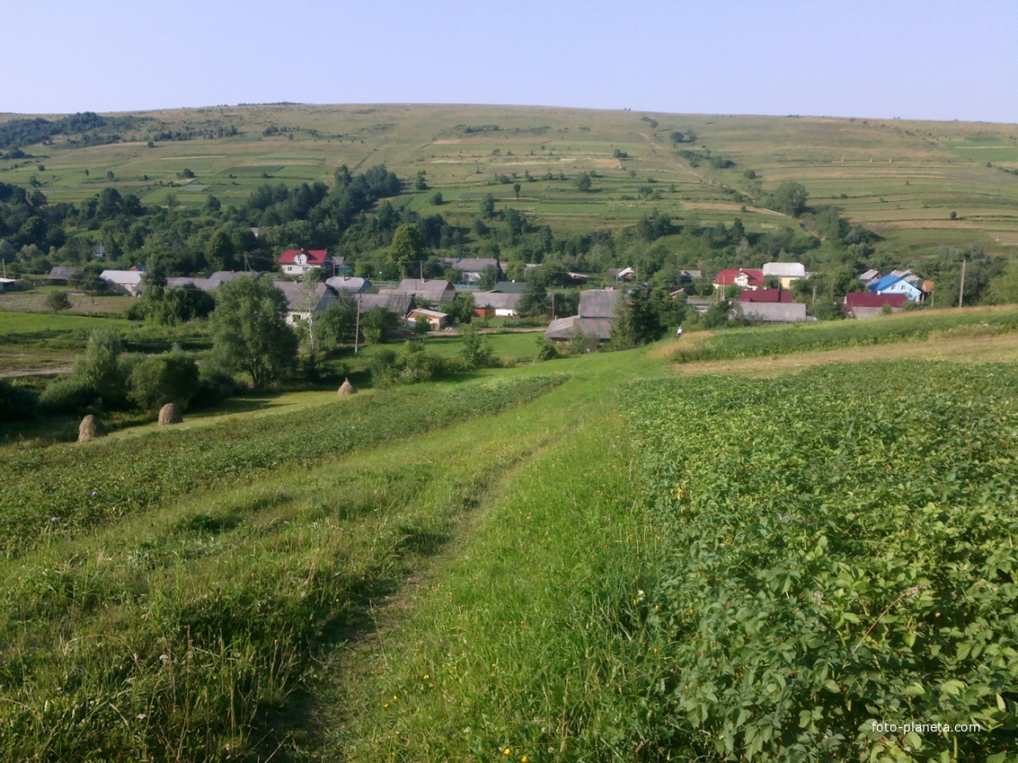 Вид на село Загорб.