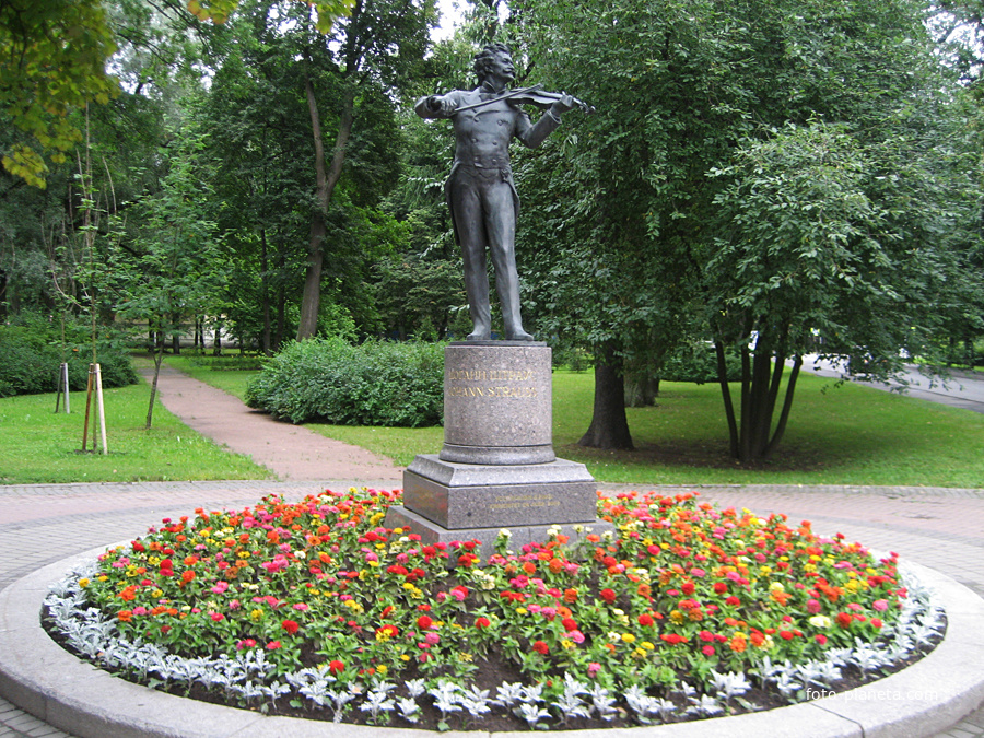 Памятник Иоганну Штраусу