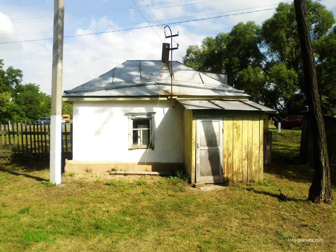 Будиночок біля церкви.