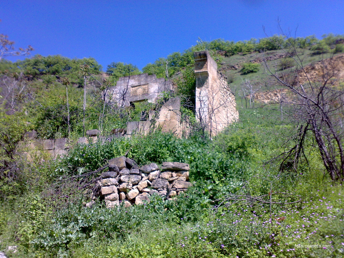 Чулат. Развалины мечети в старом селе Чулат