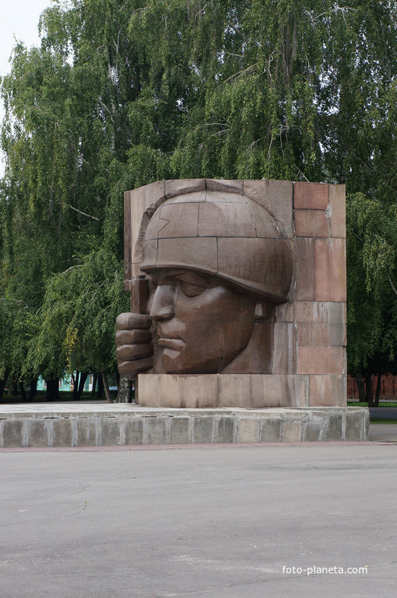 Мемориальный парк, памятник погибшим Коломенцам в годы Великой Отечественной войны