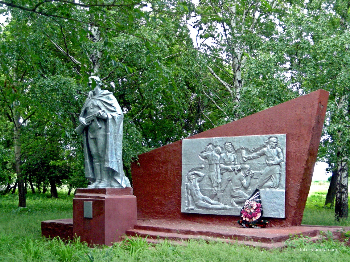 Братская могила 117 советских воинов