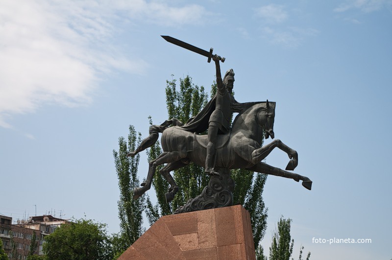 Памятник Вардану Мамиконяну