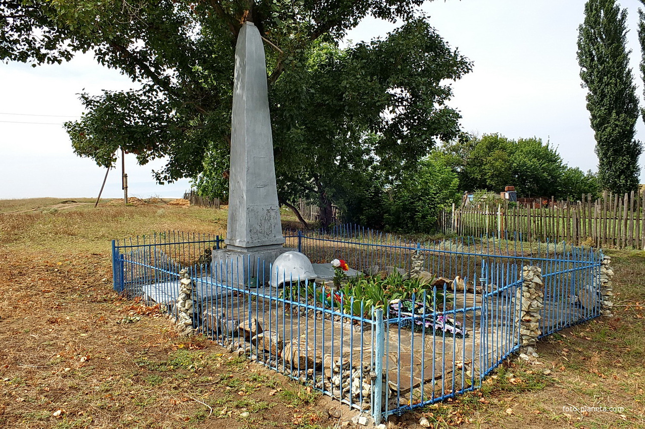 Братская могила воинов, погибших во время Сталинградской битвы