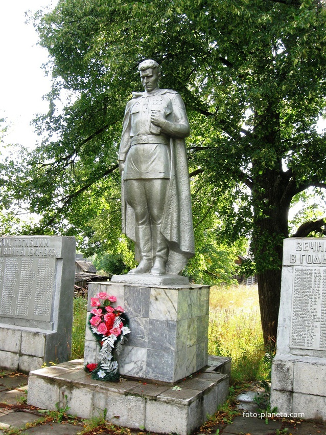 Памятник погибшим землякам