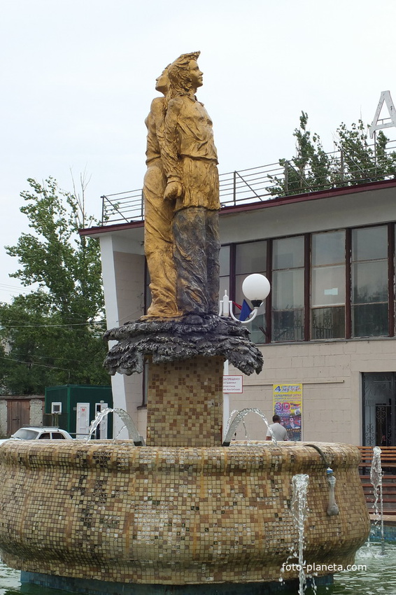 Скульптурная композиция в фонтане