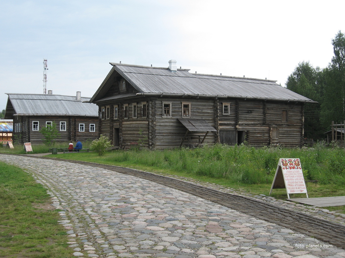 Верхние Мандроги - туристическая деревня.